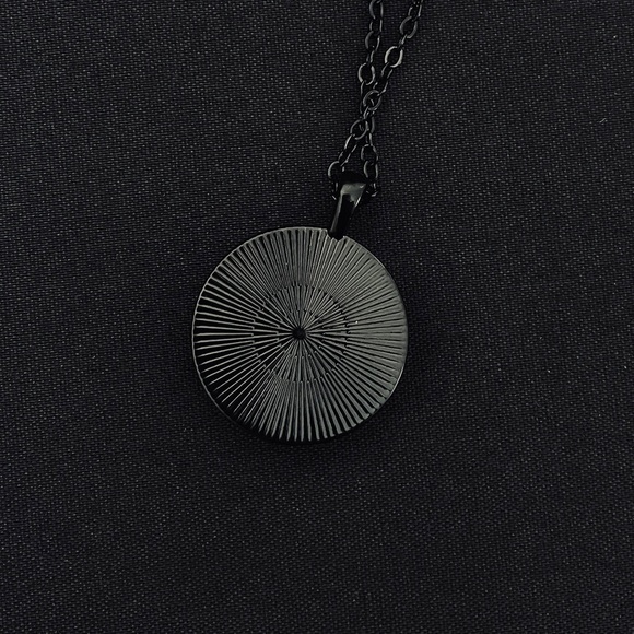 Northern Lights Black Pendant Necklace. - Picture 7 of 10